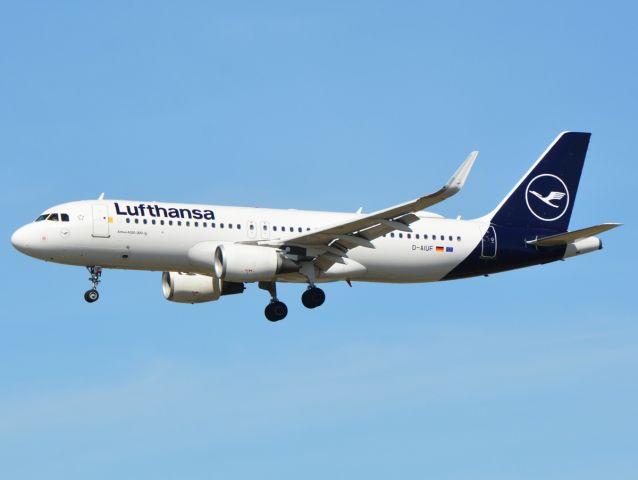 Airbus A320 (D-AIUF) - Kystvejen RWY22L