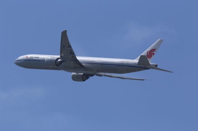 BOEING 777-300ER (B-2046)