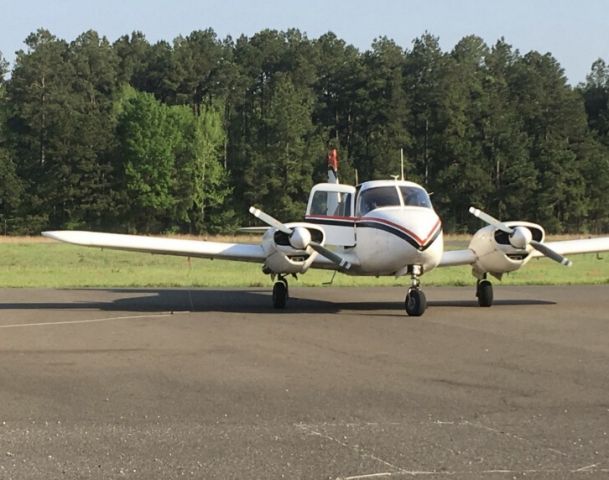 Piper Apache (N2203P)