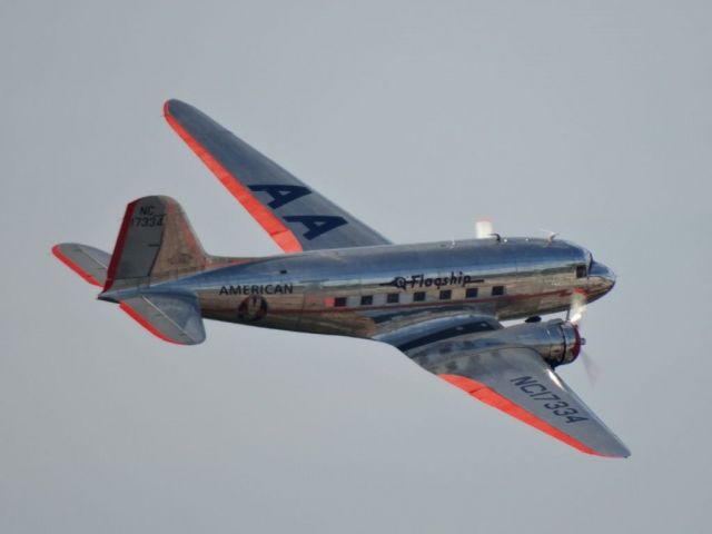 Douglas DC-3 (N17334)