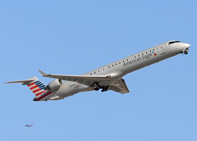 Canadair Regional Jet CRJ-900 (N923FJ)