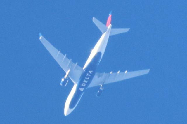 Airbus A330-300 (N860NW) - N860NW Airbus A330 223 Delta Air Lines DL229 De Paris CDG Vers Detroit DTW. Altitude 11582 Mètres. Vitesse 820 Km/K. Survolant la ville de Lavaltrie QC. Le 16-11-2024 à 12:39.