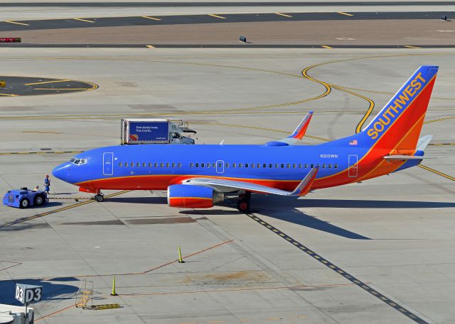 Boeing 737-700 (N210WN)