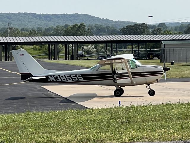 Cessna Skyhawk (N3955S) - 1964 Cessna Skyhawk 172E