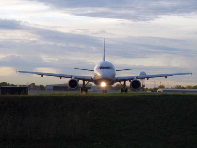 Airbus A320 (N503JB)