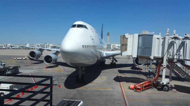 Boeing 747-400 (D-ABVY)