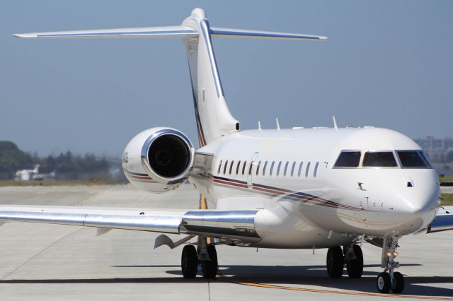 Bombardier Global Express (N141QS)