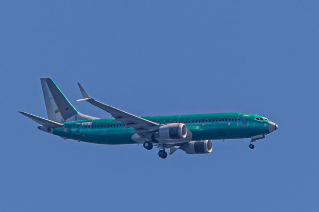 Boeing 737-800 (N1781B) - From my home in Kingston, WA, 14 miles NNW of Seattle 