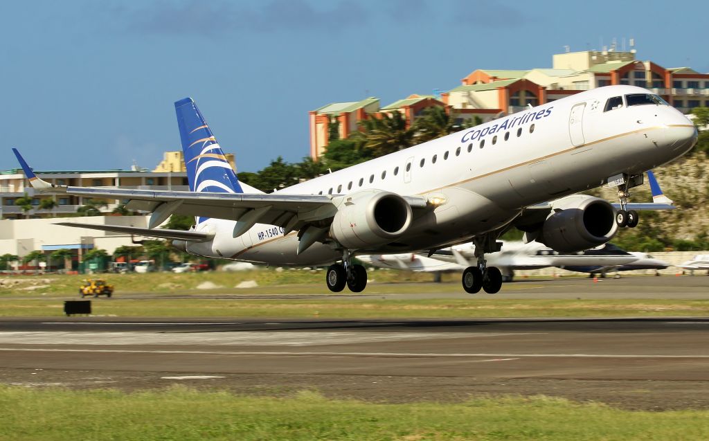 Embraer ERJ-190 (HP-1540CMP)