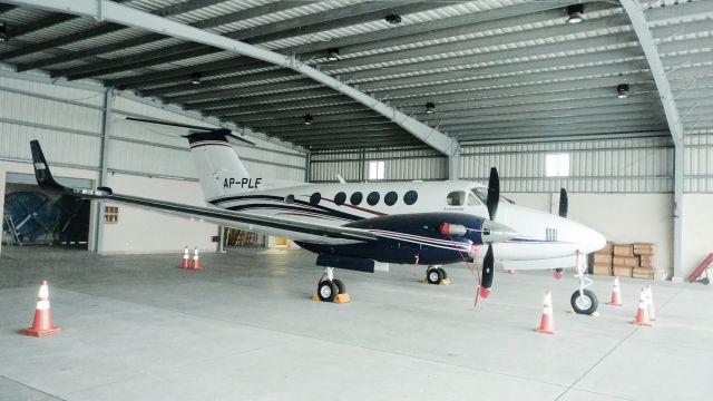 Beechcraft Super King Air 200 (AP-PLE)