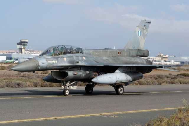 Lockheed F-16 Fighting Falcon (N611)