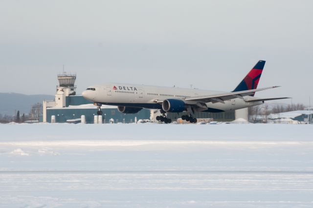 Boeing 777-200 (N866DA) - DAL249 MEDICAL DIVERSION 10JA2013