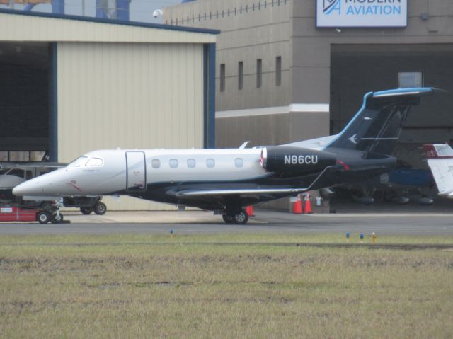 Embraer Phenom 300 (N86CU)