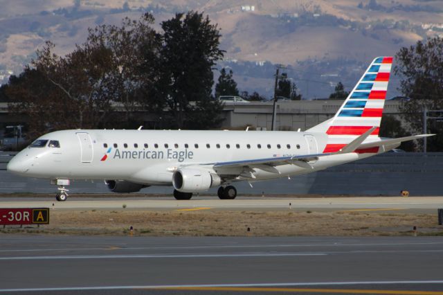 Embraer 170/175 (N206NN)