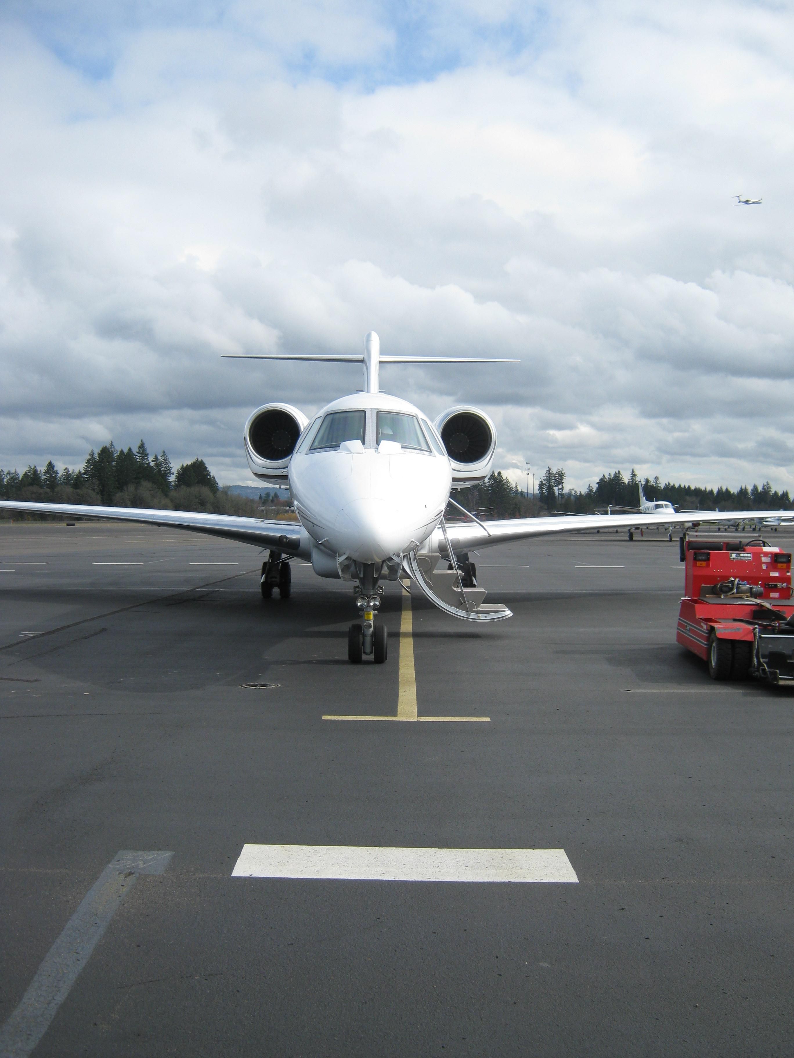 Cessna Citation X (N779XJ) - XOjet arriving at Hillsboro Aviation