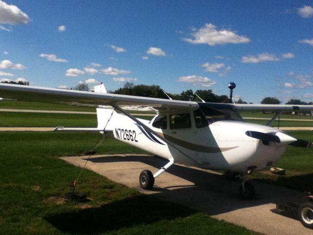 Cessna Skyhawk (N72662) - At the tie-down.