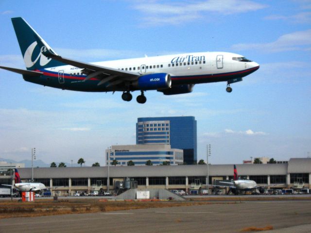 Boeing 737-700 (N240AT) - Landing on RWY 19R