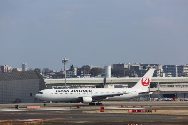 BOEING 767-300 (JA8397)