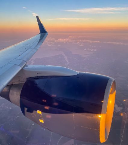 Boeing 757-200 (N553NW) - Minutes after takeoff from DTW.  Absolutely beautiful conditions to go for a ride with!  Former Northwest 757.  9/6/21.