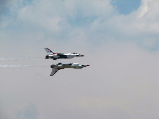 Lockheed F-16 Fighting Falcon —