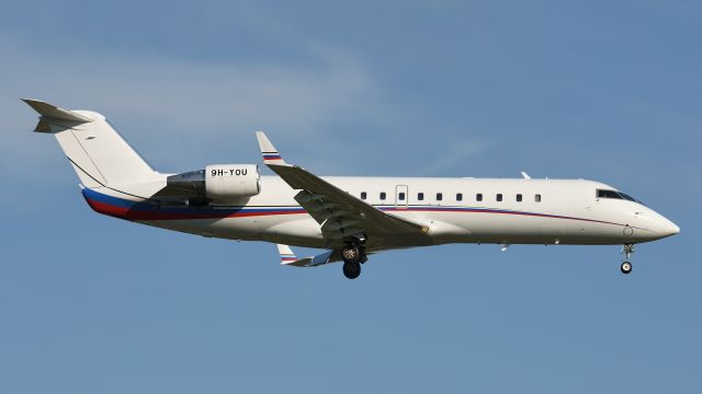 Canadair Challenger (9H-YOU)