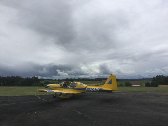 GROB Tutor (F-HAIH) - This is a French aircraft, GROB G-115 A - is it on Flightaware data base?br /At aeroclub Ailes Chalésiennes, Charente region, France. Great aerodrome run by dedicated enthusiasts, with its own AMO, and close to Dordogne and Périgord regions.