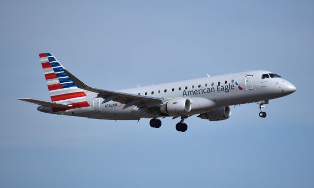 Embraer 175 (N262NN)