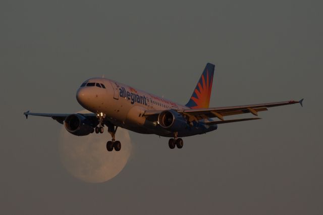 Airbus A319 (N325NV)
