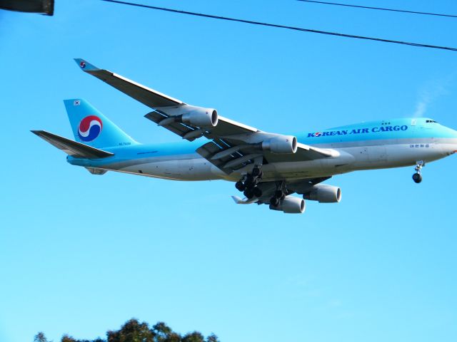 — — - Big cargo plane about to land on 27L