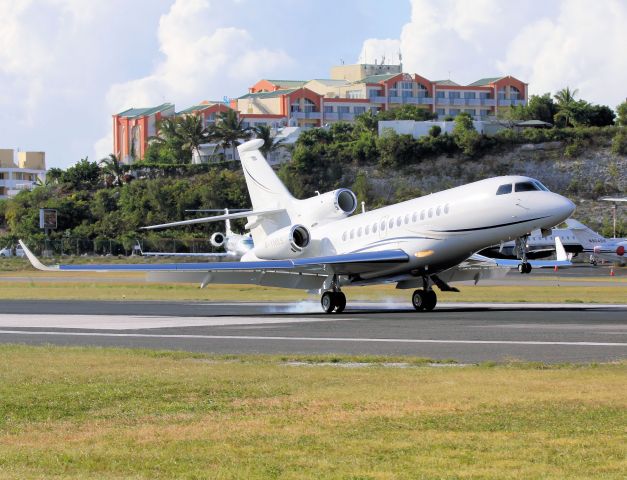 Dassault Falcon 7X (M-YNNS)