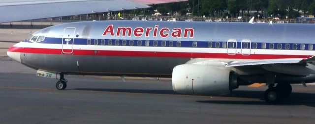 Boeing 757-200 (N189AN)