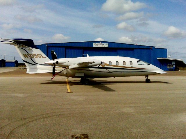 Piaggio P.180 Avanti (N105SL) - Photo Taken 11,June,2009 @ KBYY (Bay City, Texas)