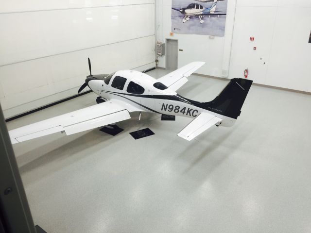 Cirrus SR-22 (N984KC)