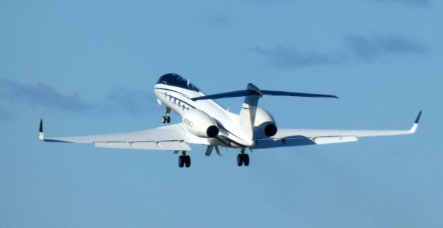 Gulfstream Aerospace Gulfstream V (N721KJ) - Shortly after departure is this 2010 Gulfstream 550 in the Autumn of 2022.