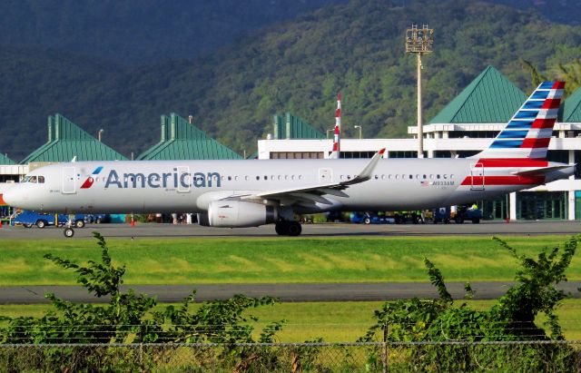 Airbus A321 (N933AM)