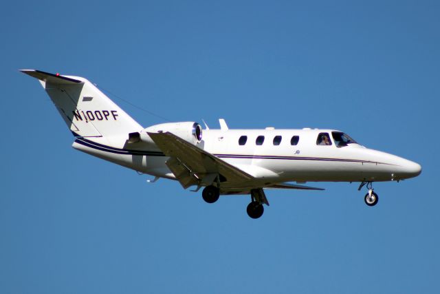Cessna Citation CJ1 (N100PF) - On final approach for rwy 07 on 23-Oct-14 arriving from KOPF.