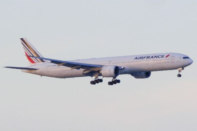 BOEING 777-300ER (F-GZNC) - Arriving from Paris,Charles de Gaulle{Roissy}(CDG/LFPG)