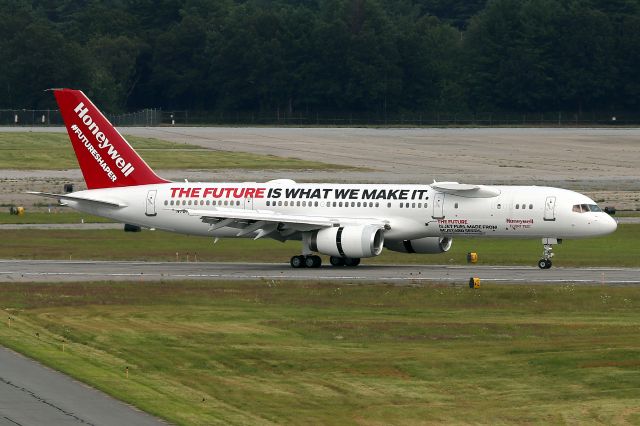 Boeing 757-200 (N757HW) - 'Honeywell 757' arriving from Phoenix  (8/1)