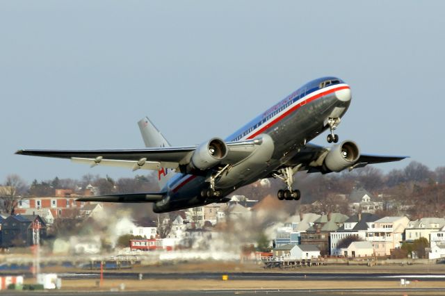 BOEING 767-200 (N323AA) - American 84 departing for JFK on 22R