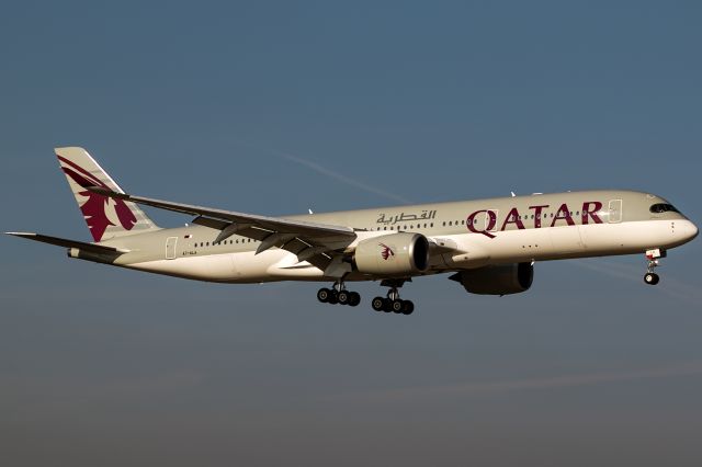 Airbus A350-900 (A7-ALA) - dayli in Frankfurt