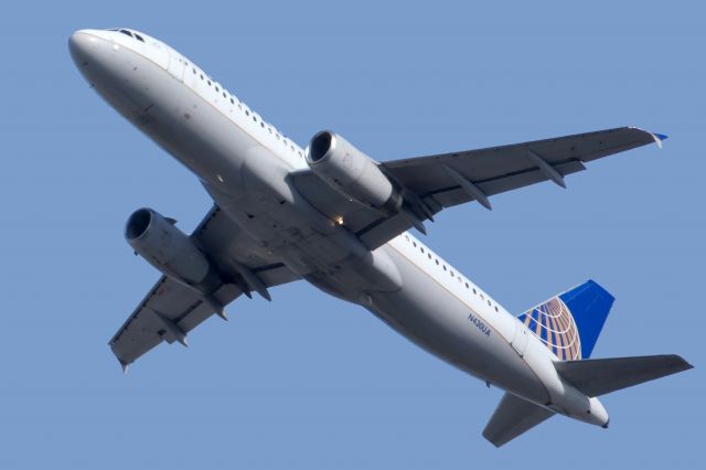 Airbus A320 (N430UA)