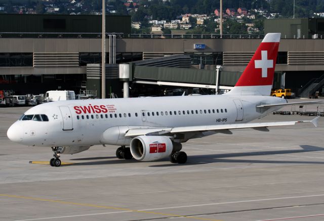 Avro RJ-100 Avroliner (HB-IPS)