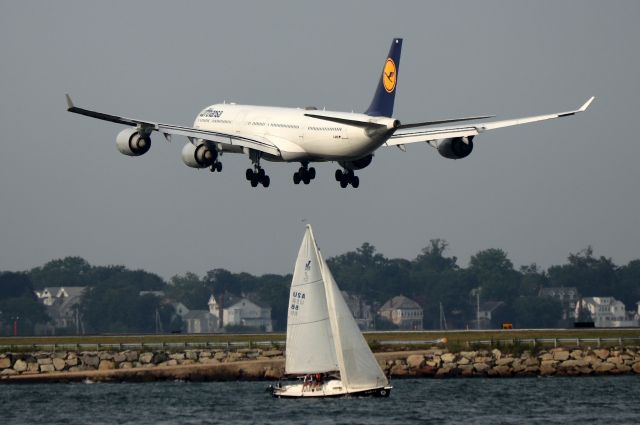 Airbus A340-600 (D-AIHH) - LH 424 from Munich landing on 4R