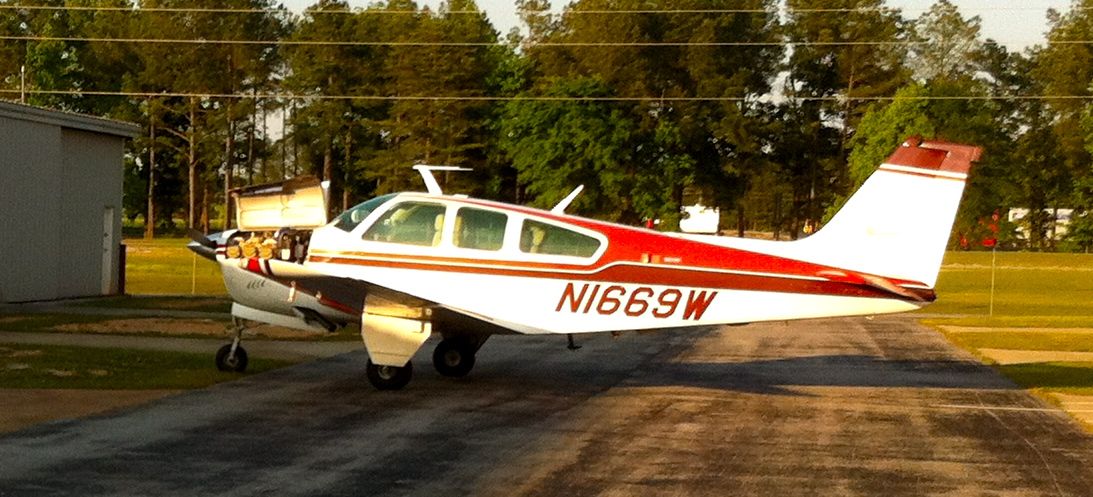 Beechcraft Bonanza (36) (N1669W)