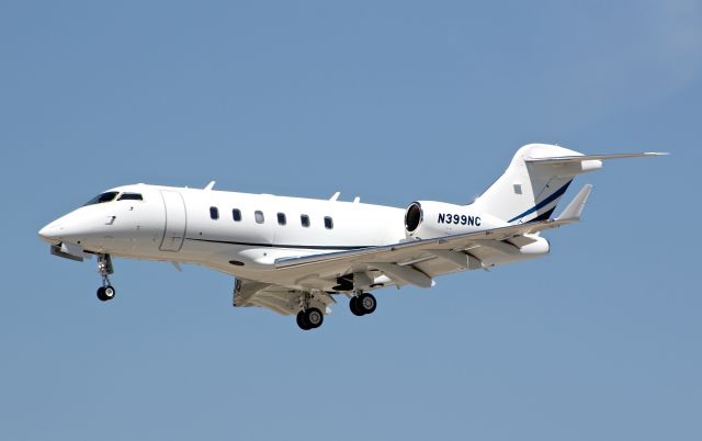 Bombardier Challenger 300 (N399NC)