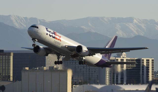 BOEING 767-300 (N130FE) - Departing LAX