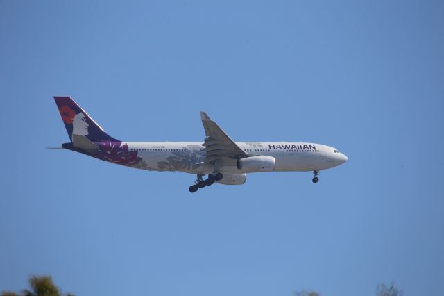 Airbus A330-200 (N380HA)