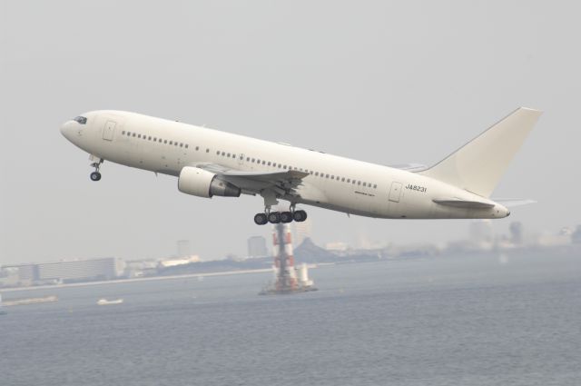 BOEING 767-300 (BON8231) - Departure at Haneda Intl Airport 34R on 2009/12/13 No Title exJAL