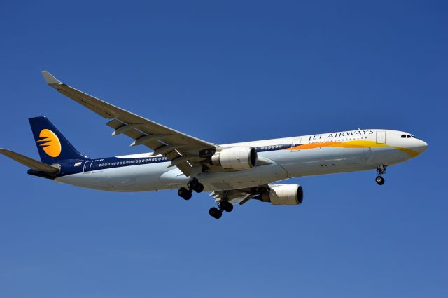 Airbus A330-300 (VT-JWT)