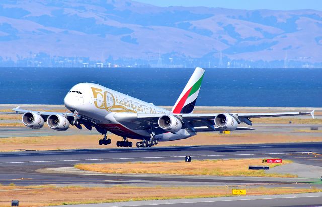 Airbus A380-800 (A6-EVG)